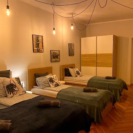 Real Hostel