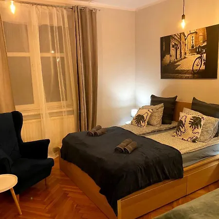 Lares And Penates Apartament *